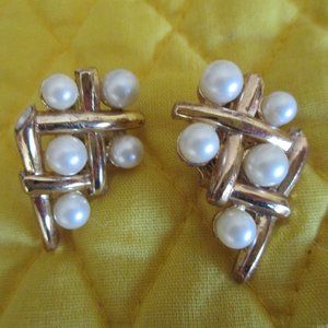 TRIFARI Crown Collectible Vintage Faux Pearl Clip-On Earrings